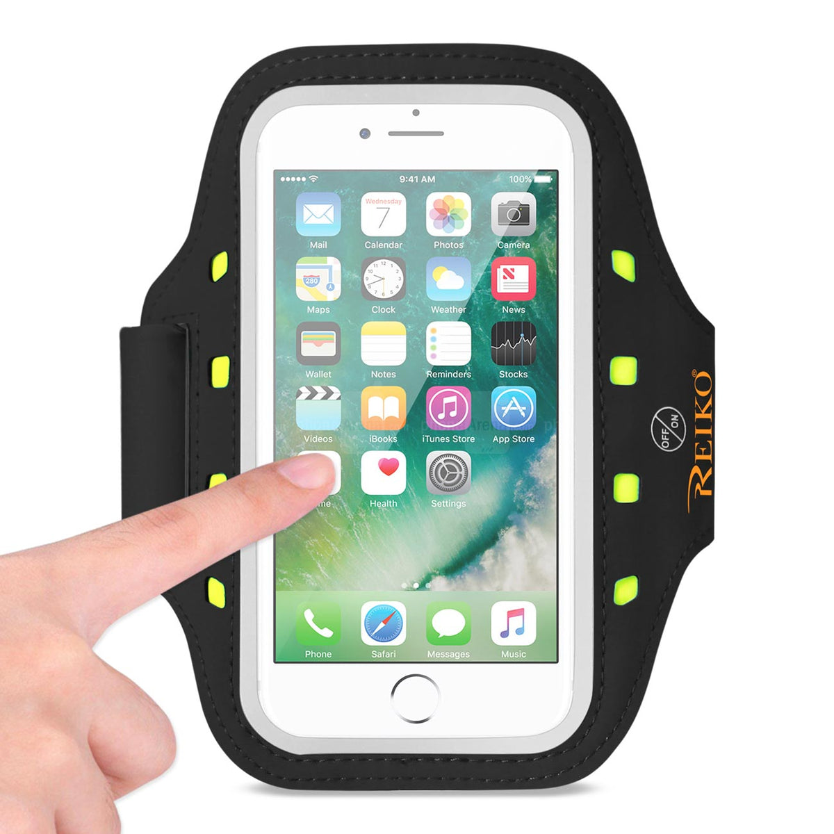 RUNNING SPORTS ARMBAND FOR 5.5 INCHES DEVICE WITH LED IN BLACK (5.5x5.5 INCHES)SAB05-UNI55BK - Shockproof & Reliable | CELL DEMAND Official